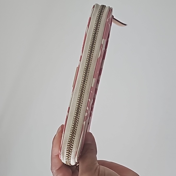 Kate Spade Women's Zipper Wallet  Pink and Cream  Size 7.5" Wide 4" length - Picture 16 of 16